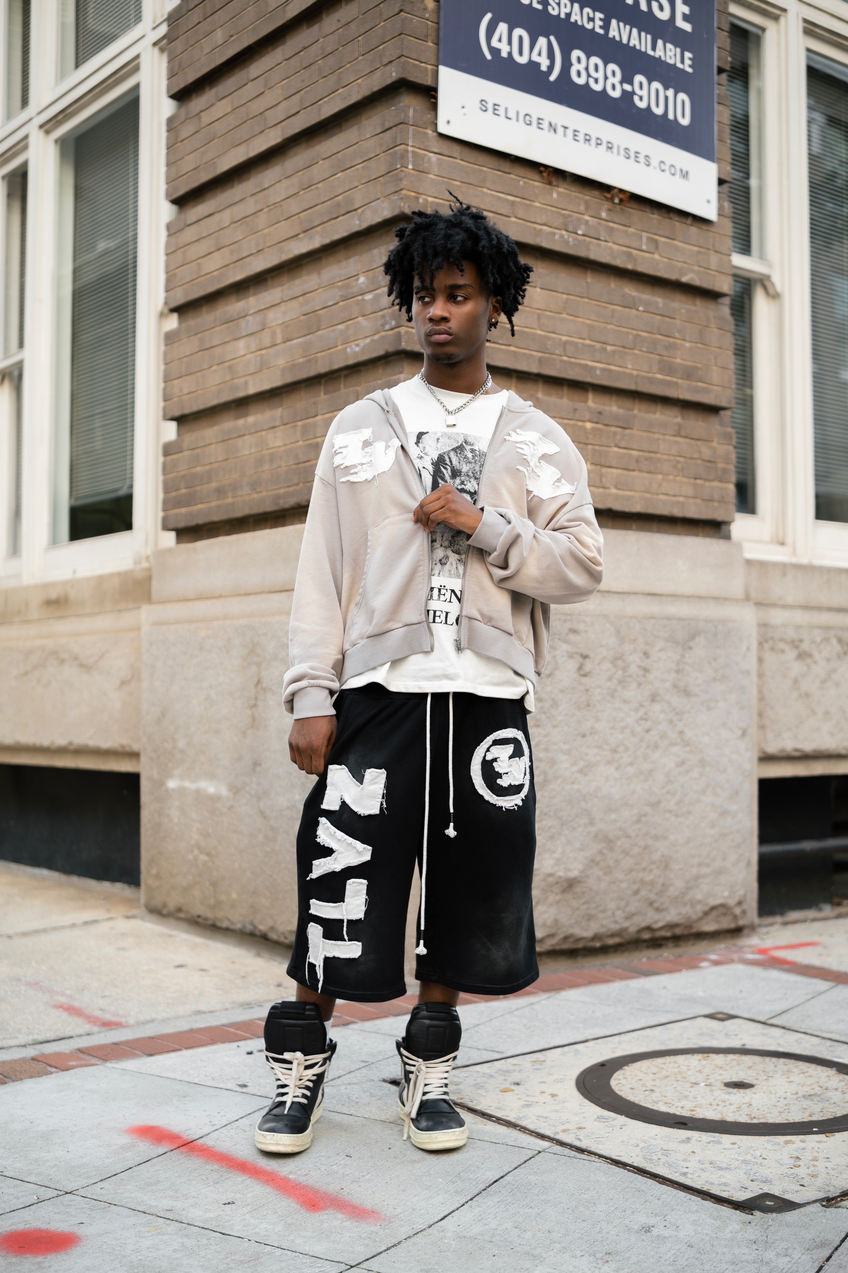 EMBROIDERY LOGO HOODIE