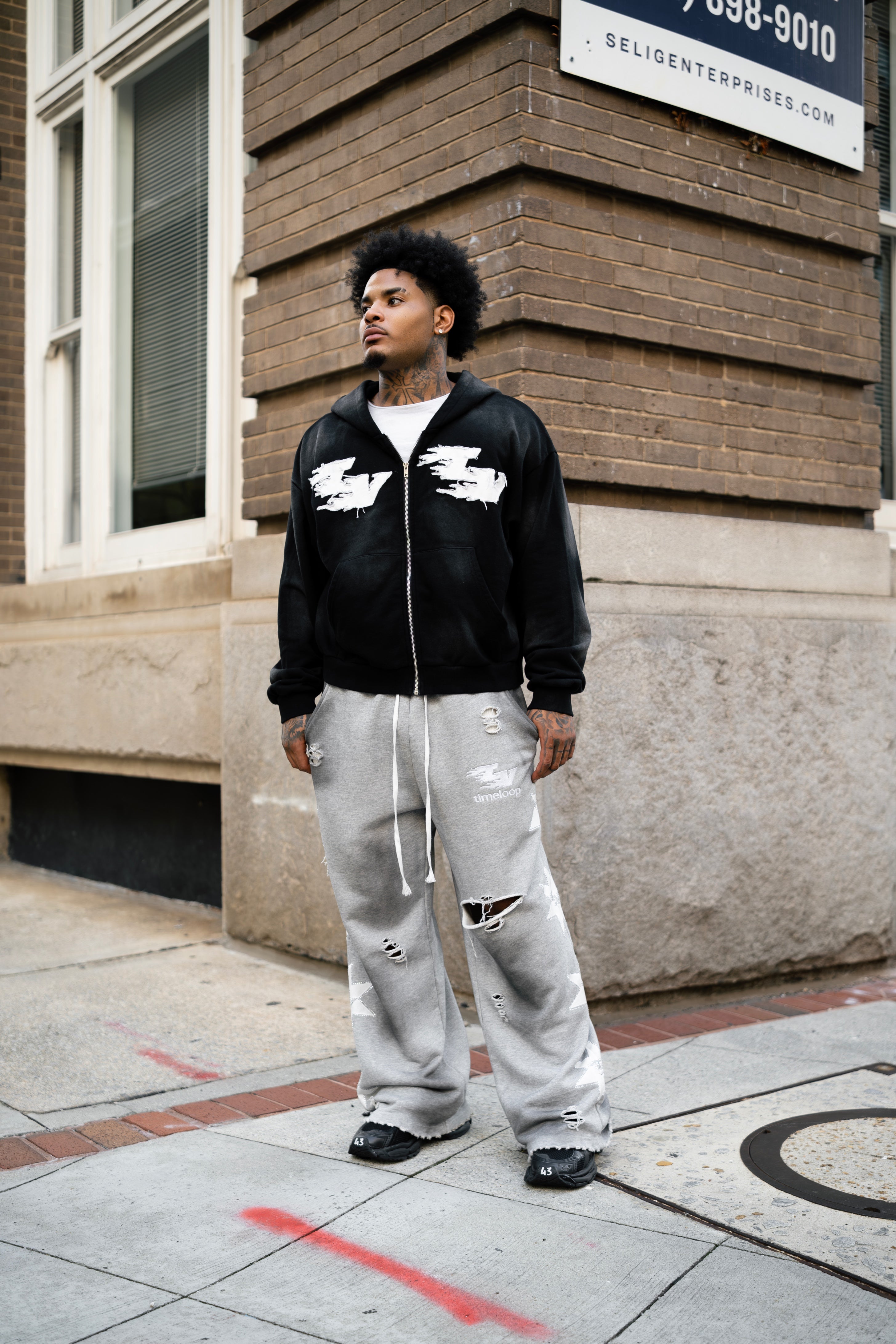 EMBROIDERY LOGO HOODIE