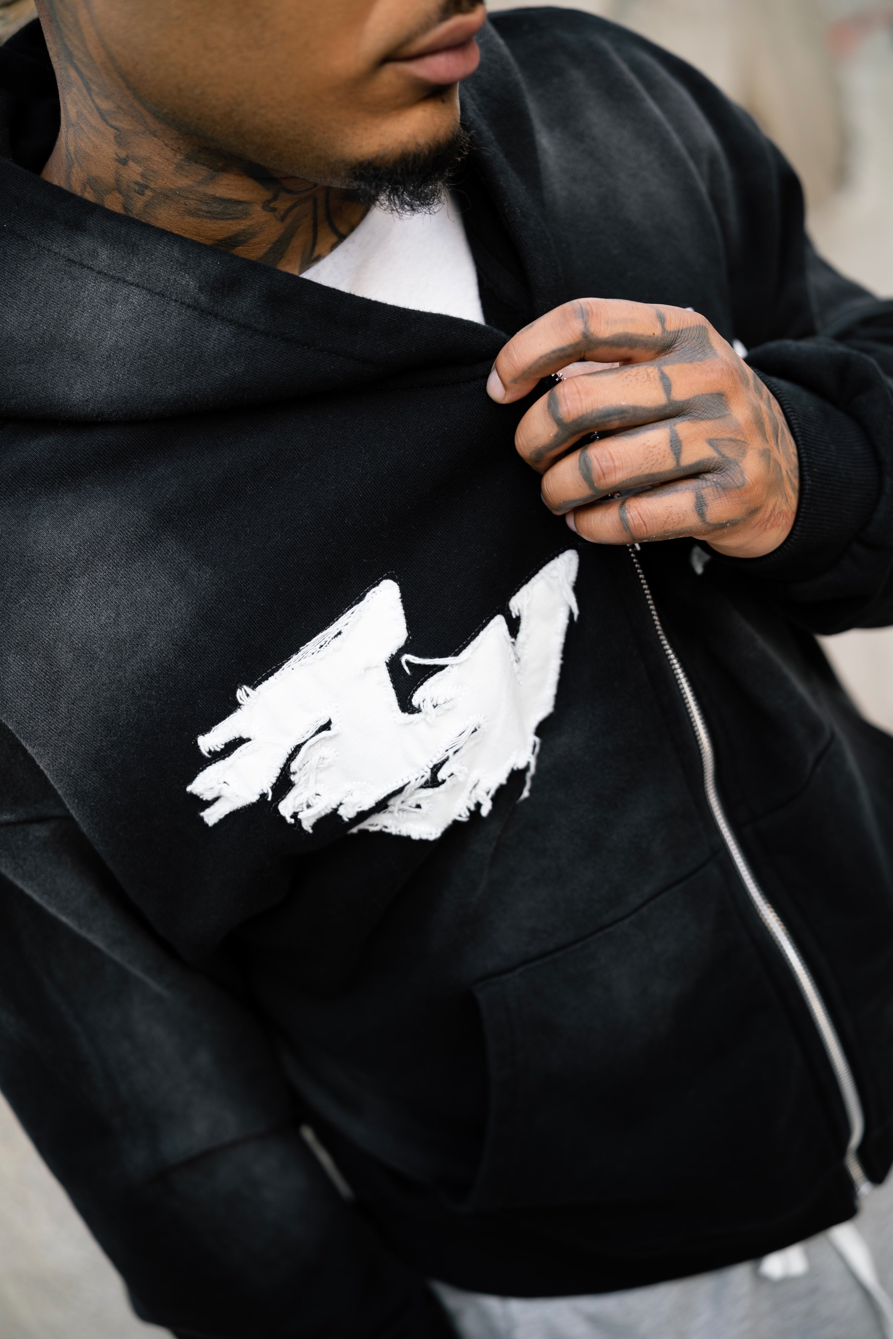 EMBROIDERY LOGO HOODIE