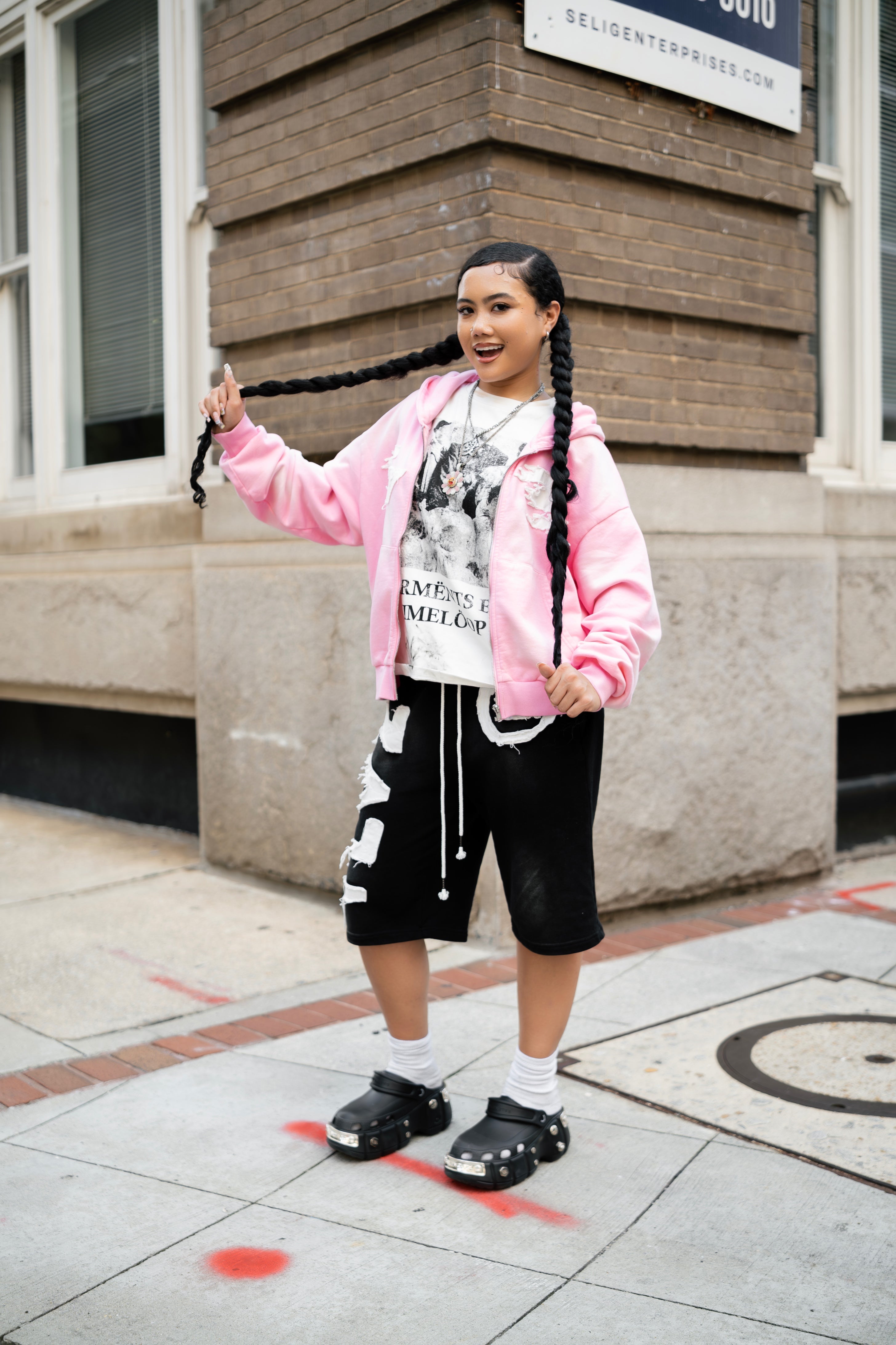 EMBROIDERY LOGO HOODIE