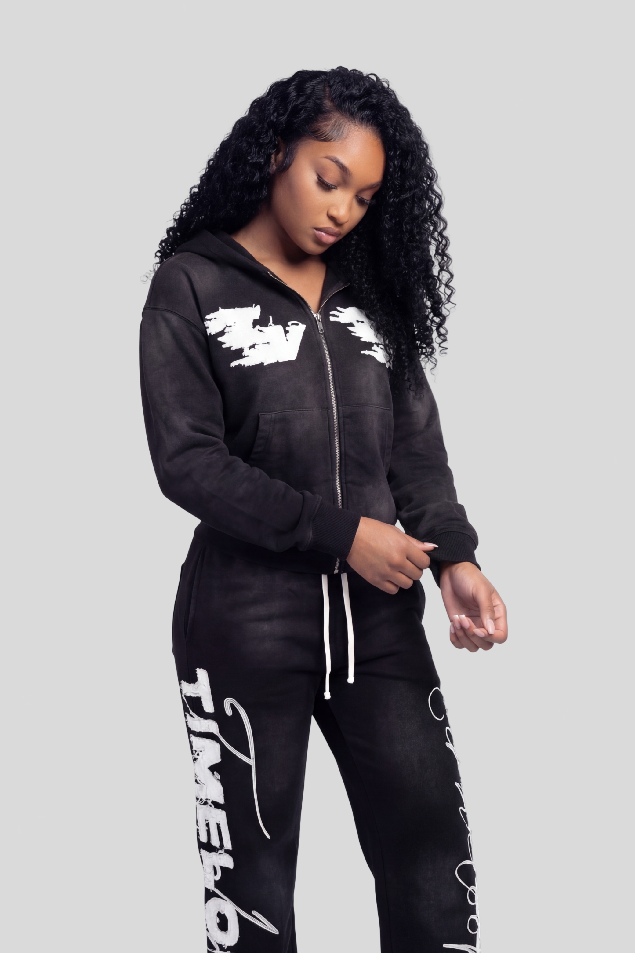 EMBROIDERY LOGO HOODIE